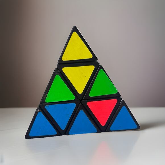 Vintage Pyraminx Pyramid Triangle Puzzle Rubiks Cube - Picture 1 of 4